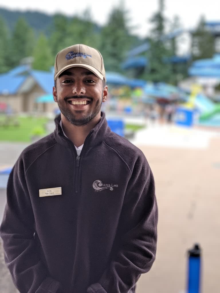 00100lPORTRAIT_00100_BURST20190707104739151_COVER